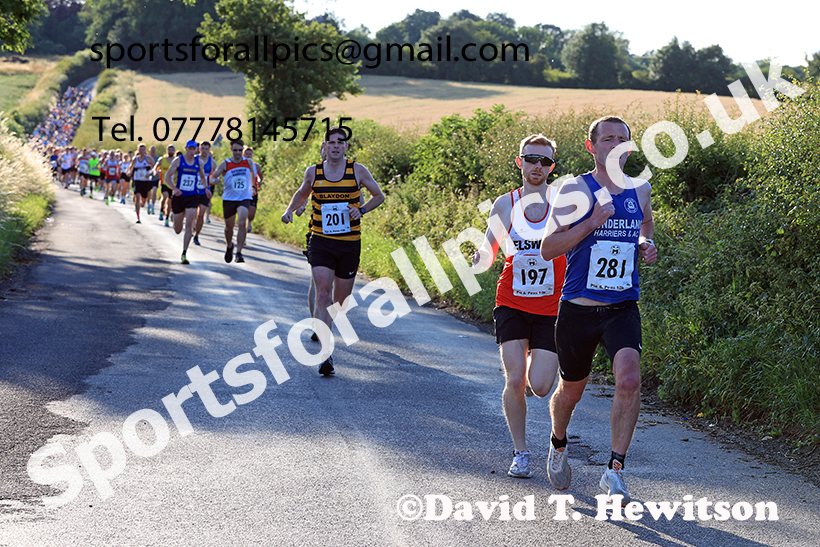 The 2025 Tynedale Pie n Peas 10k Road Race, Ovington to Low Prudhoe, Northumberland. Photo: David T. Hewitson/Sports for All Pics